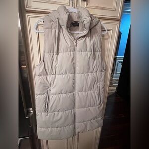 Zara Women's Cream Puffer Vest with hoodie size M
